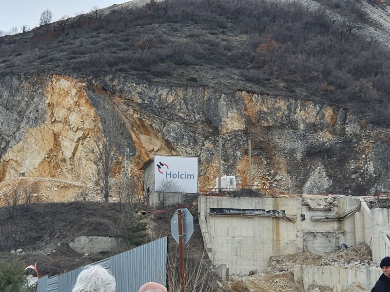 Взривове в кариерата край Белащица днес