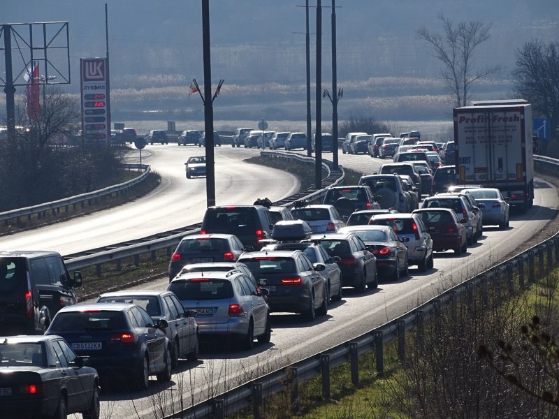 Автомобилите в 5 екологични групи, спират “най-мръсните“ в населените места