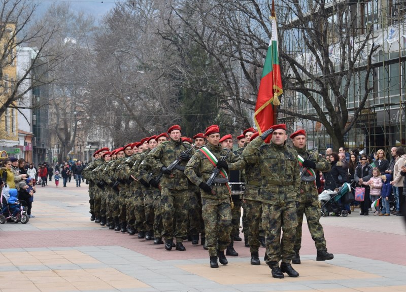 С панахида, военен ритуал и спектакъла “Майка България“ Асеновград почете празника