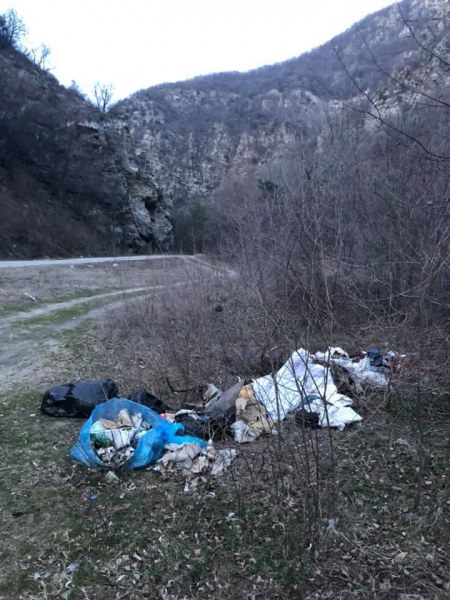 Купчина боклуци се появи край Кричим! Кметът призова за любов и уважение към природата