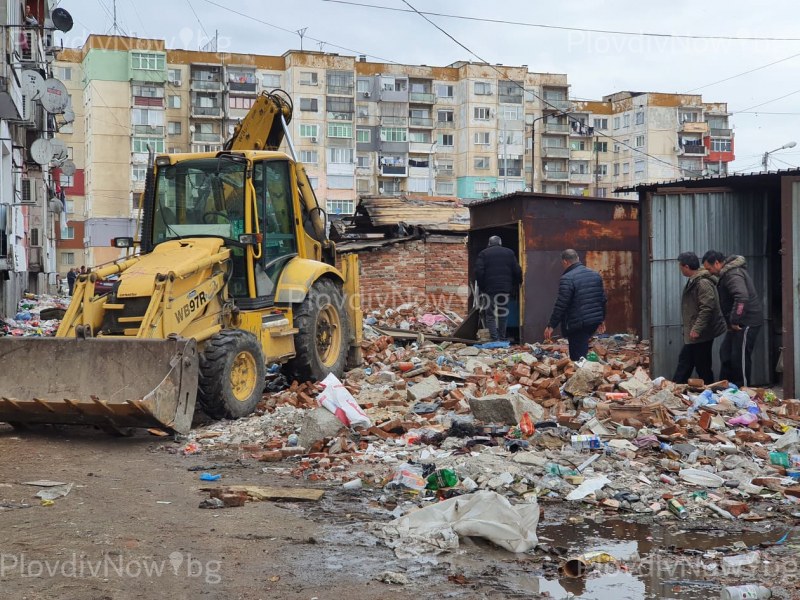 17 незаконни обекти падат под ударите на багерите в Столипиново