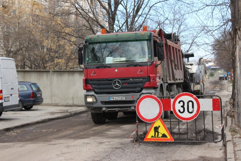 Започна ремонтът на улица “Белица“ в “Западен“