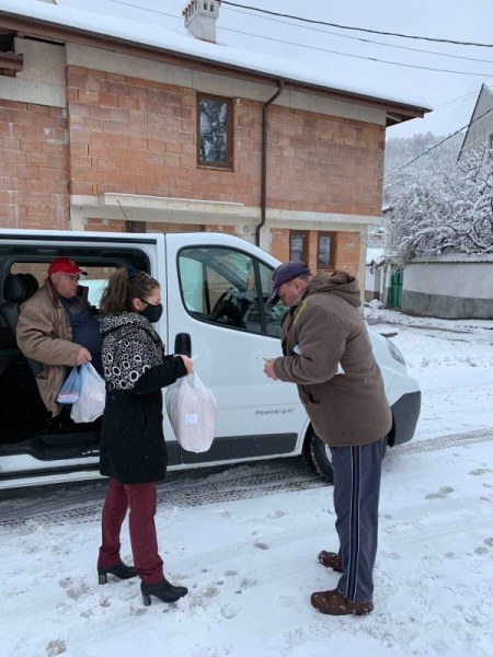 Доброволец от Асеновград: Струва си да виждаш усмивките на лицата на хората