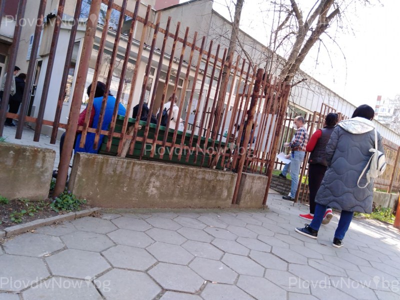 Опашки от безработни се извиха пред бюрото по труда в Пловдив