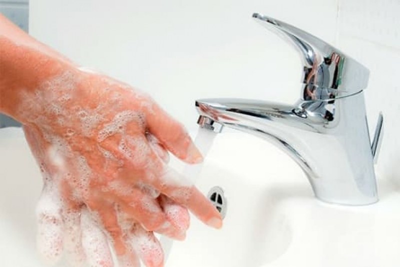 Проф. Воденичаров:  До 90% от заразяването с коронавирус се дължи на замърсени ръце