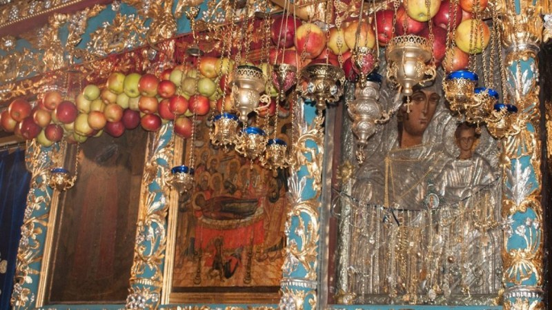 Асеновградчани празнуват Богородица-Златна ябълка, но няма да могат да уважат иконата