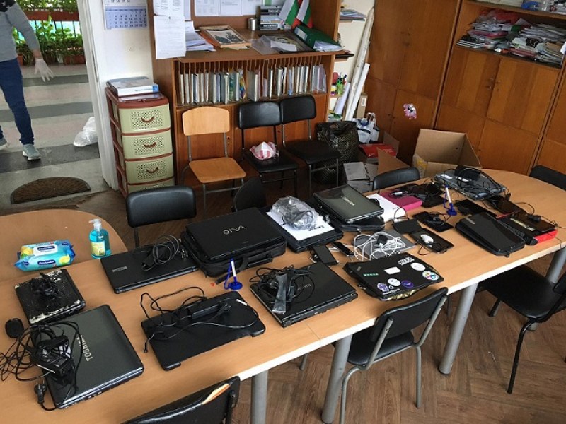 Дарители осигуриха интернет и компютри в карловско село, за да се обучават децата дистанционно