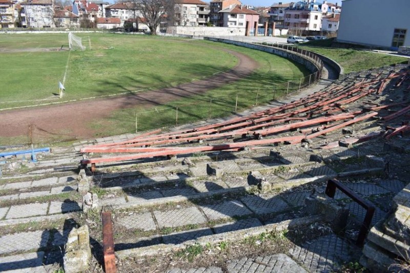 Стадион “Шипка“ в Асеновград вече е под охрана