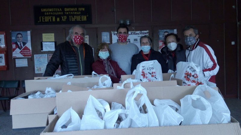 200 хранителни пакета раздадоха на възрастни хора от пловдивския район „Северен“