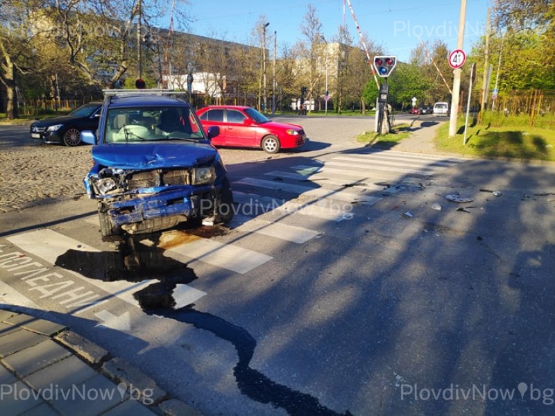 Катастрофа в Смирненски! Две коли се помляха
