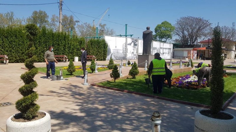 Освежават пейки и шадравани в центъра на Стамболийски, заемат се и с парковете