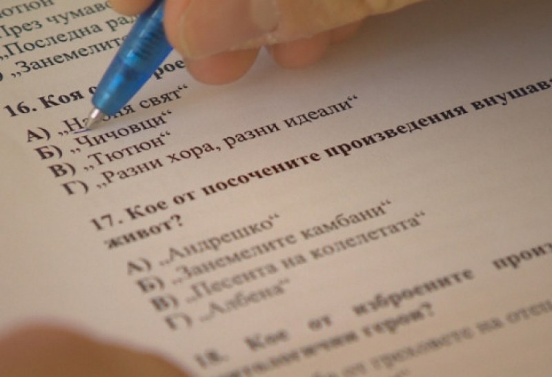 Ген. Мутафчийски: За връщане в училищата изобщо не сме говорили