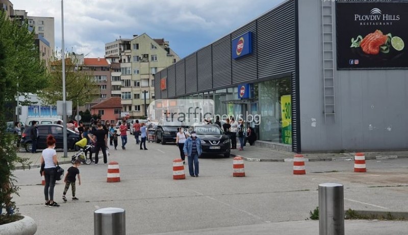 Няма пострадали хора при земетресението, хората се евакуираха от сгради и магазини