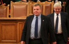 Каракачанов: Държавата не може само да е касиер! Ако фалира туризмът, от къде ще взима пари? karakachanov-darzhavata-ne-mozhe-samo-701.jpg