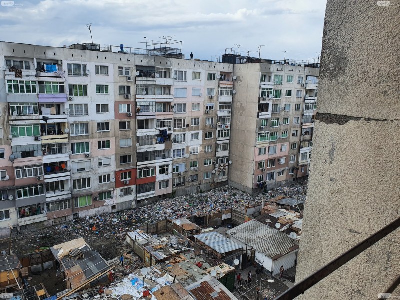 5000 тона боклук махнаха от Столипиново, а вече все едно не е чистено