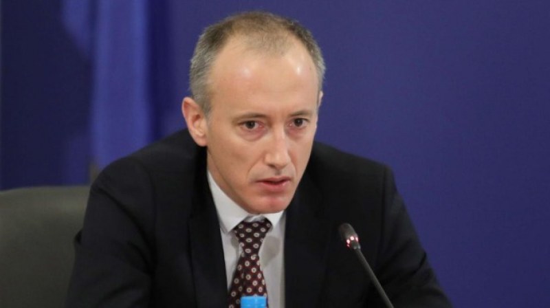 Учениците ще завършват училище дистанционно, някои ще наваксват през лятото