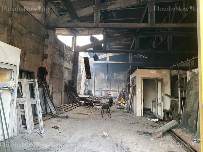 Опожарените складове в Пловдив не са застраховани, собствениците видяха днес размера на щетите