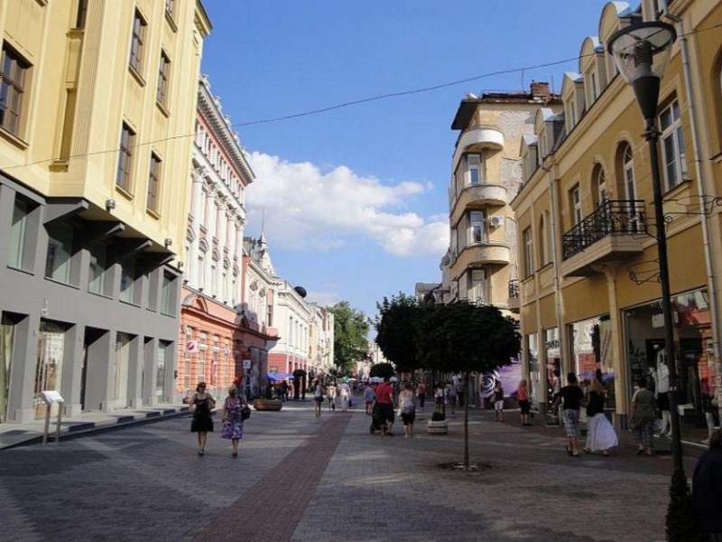Масови проверки в Пловдив! Заведение се оказа изрядно, санкционираха 11 души на метри от него