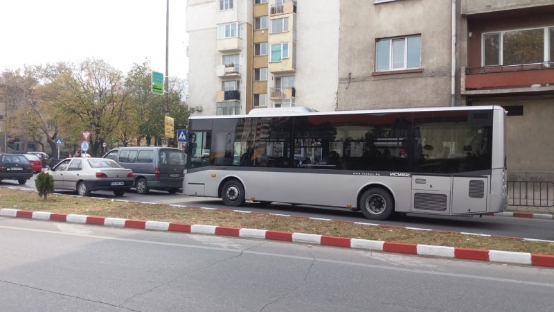 Автобусите в Асеновград с нормално разписание, връщат и платеното паркиране