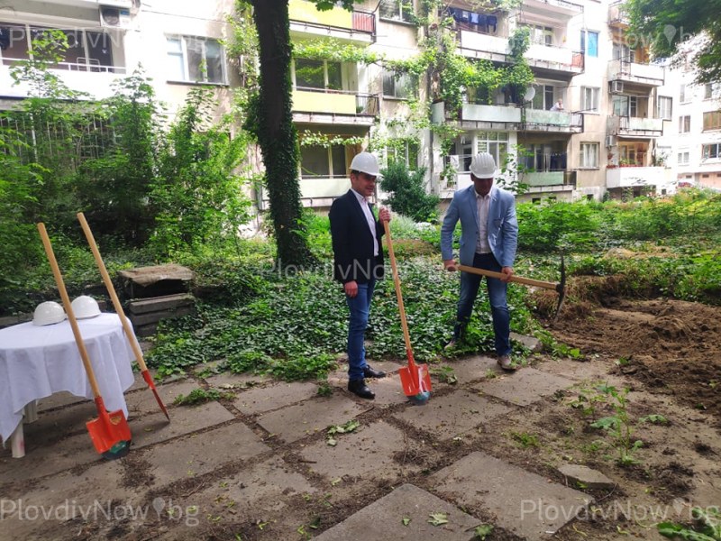 Облагородяват каре в центъра на Пловдив, от 50 години не е виждало строителна техника