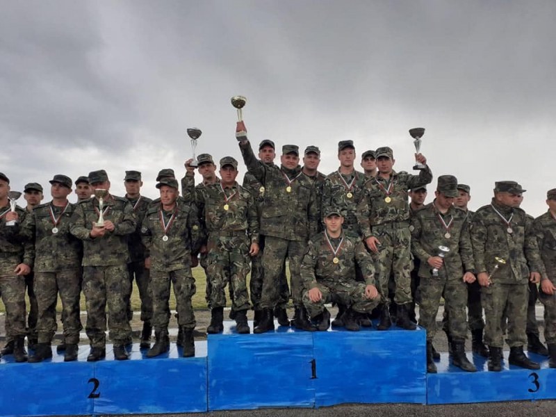 Карловските военни спечелиха шампионат по стрелба