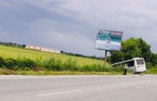 mezhdugradski-avtobus-se-obarna-vlizane-585.jpg