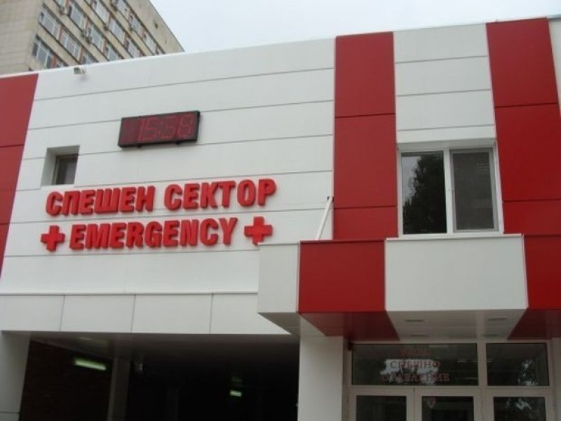 Тежка катастрофа в Хисарско! Възрастен мъж е в болница с опасност за живота