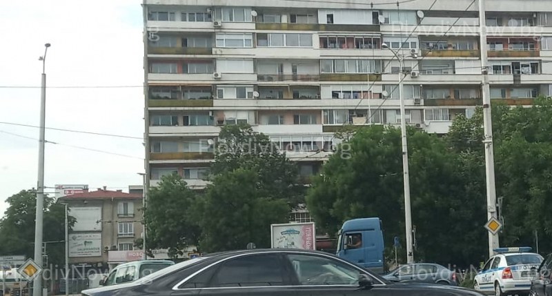 Млада шофьорка не спази “стоп“ и направи катастрофа в Пловдив