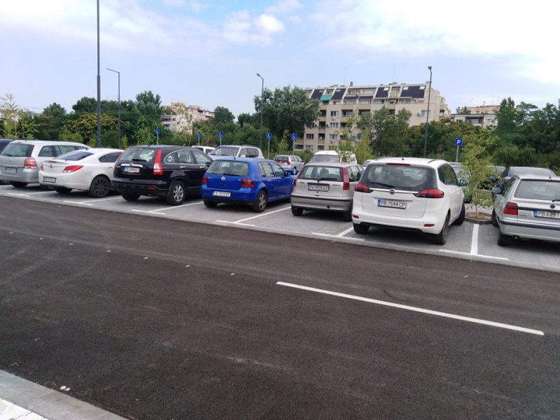 Нов паркинг за коли и велосипеди откриха в Пловдив