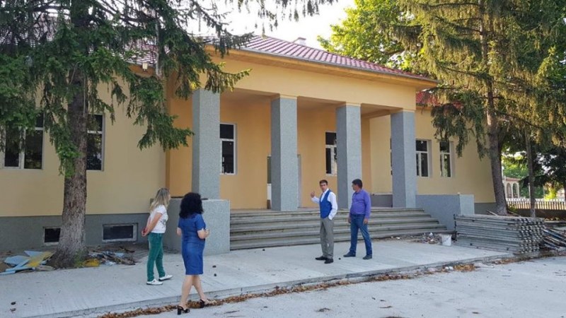 Почти готово е читалището в Триводици, до месец - и детайлите по църквата