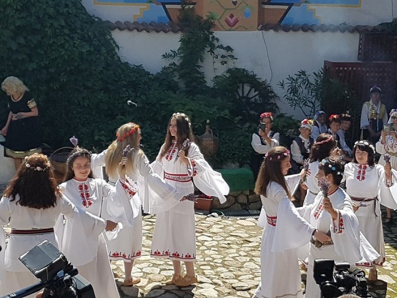 Втори ден от Празника на лавандулата в Карлово: Магия, аромати, музика и танци