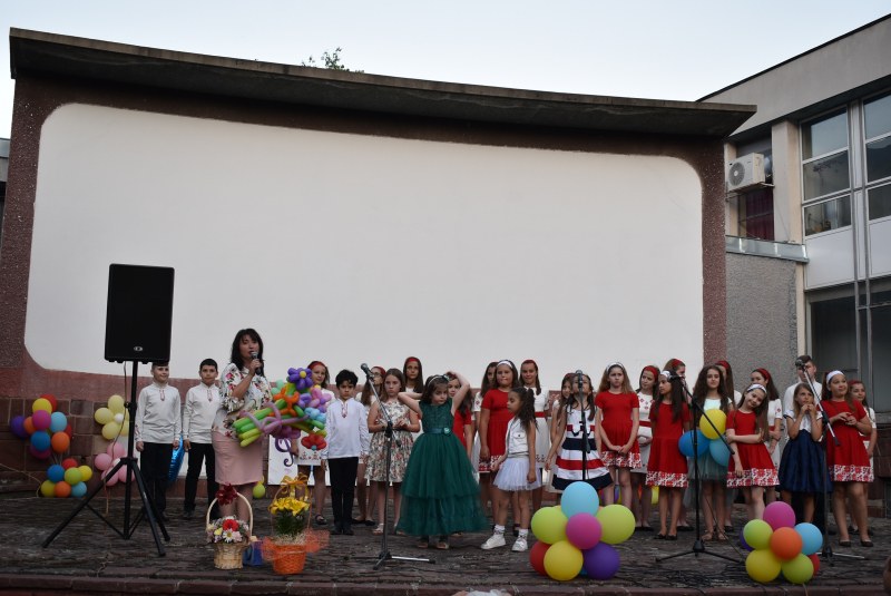 Великолепните деца на Карлово подариха на града съвършен концерт