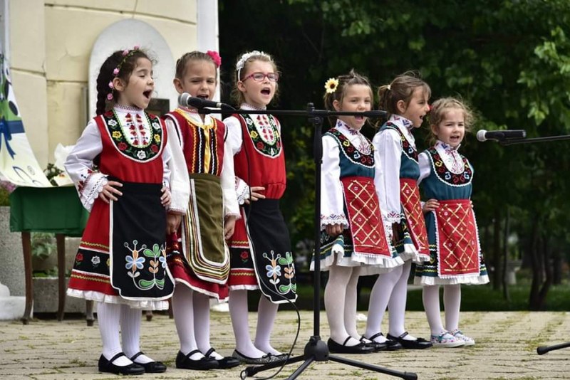 Фестивални чудеса очакват децата днес пред Военния клуб в Пловдив