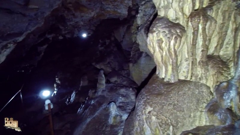 Пещерата „Добростански бисер“ край Асеновград очарова с изваяни форми и езера с бисерчета