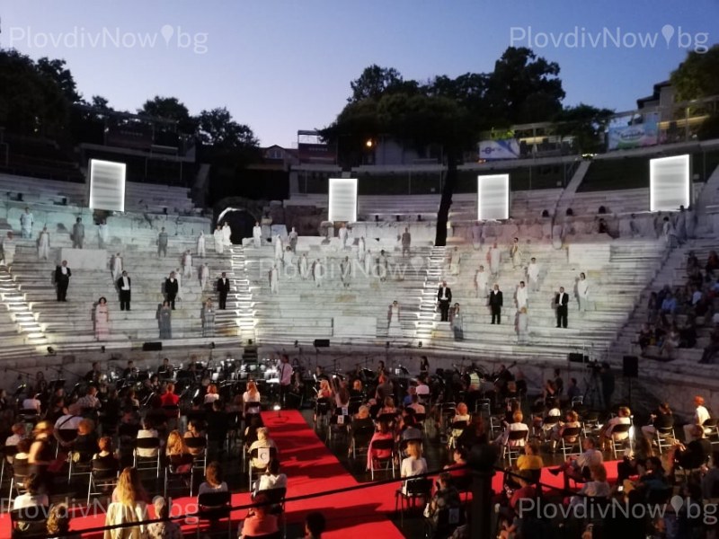 Голямото откриване на фестивала Opera Open на Античния! Публика и артисти смениха местата си