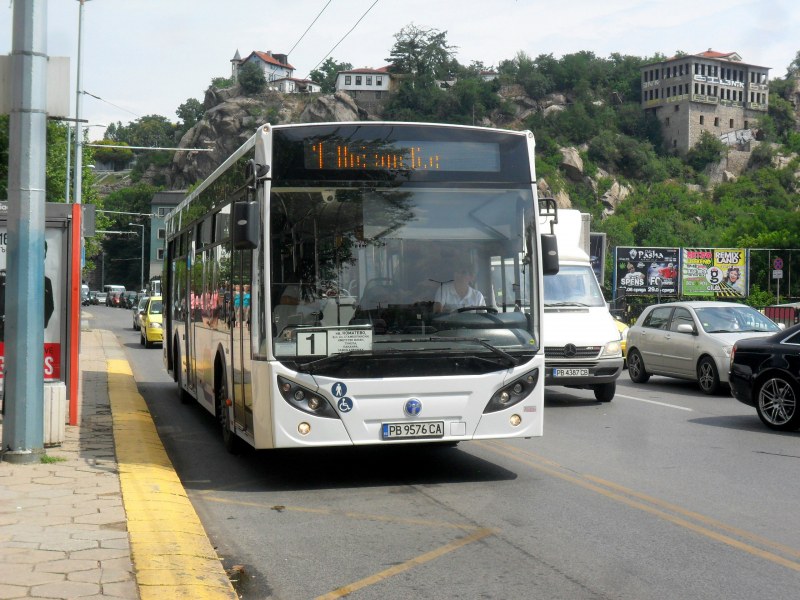 Изненадващо забраниха качването на пътници от спирки на градския транспорт, освен за автобусите