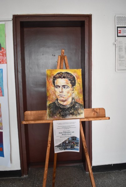 Новият портрет на Левски остава за публиката в Карлово още почти седмица