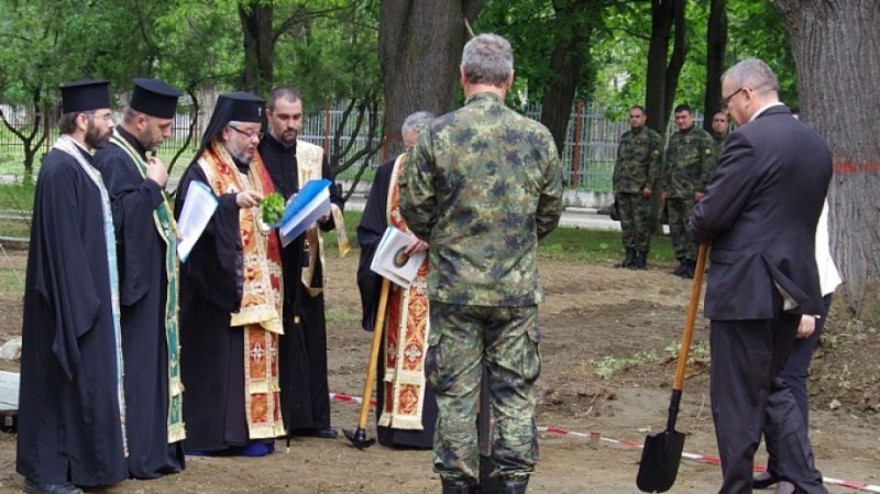 Стрямската механизирана бригада гради параклис, открита е дарителска сметка