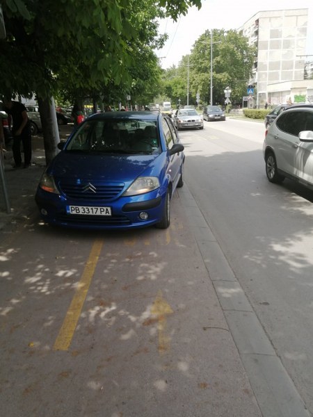 Пловдивчанин: Толкова ли е трудно да разбереш, че велоалеите не са паркинг?