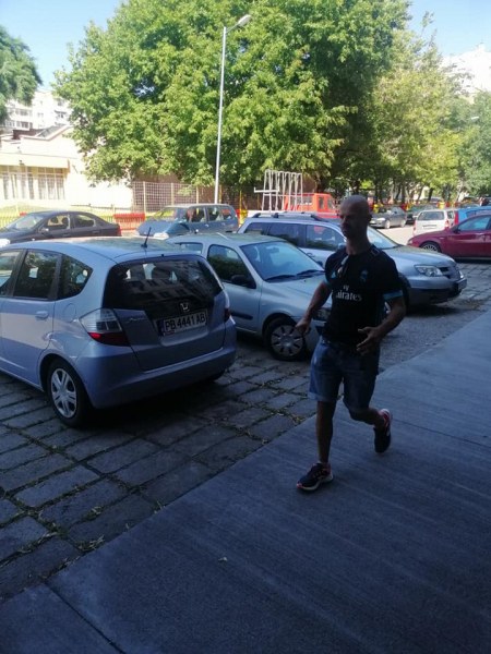 Млад мъж ограбва кафе машини в Пловдив, познавате ли го?