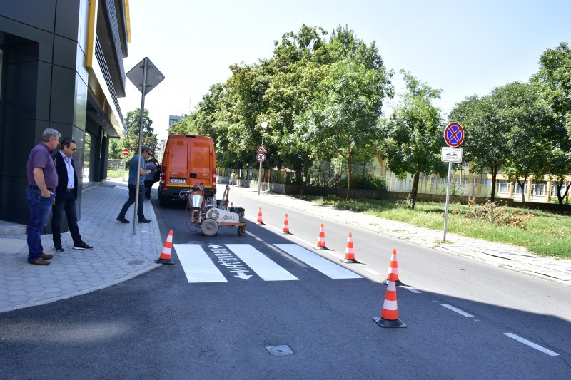 Възстановяват над 300 пешеходни пътеки в Пловдив, предимно вечер