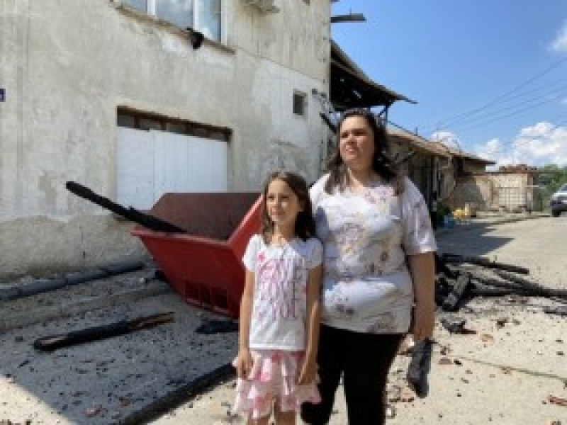 Голямо семейство остана без дом след пожара в Сопот, започва дарителска кампания