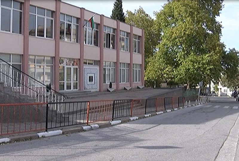Спешен ремонт на училище в Асеновград! Общината отделя 160 000 лева