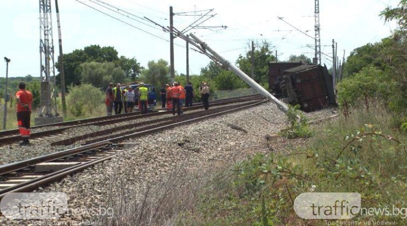 Няма пострадали при катастрофата между автомобила и товарния влак край Стара Загора