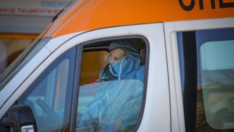 Три нови жертви на коронавируса, 50-годишен загуби живота си