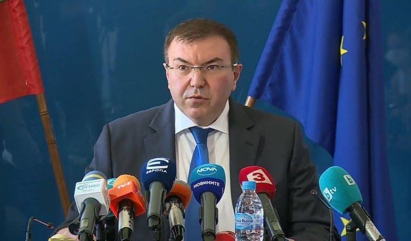 Здравният министър: Няма нужда от нови мерки срещу коронавируса, броят на заразените спада