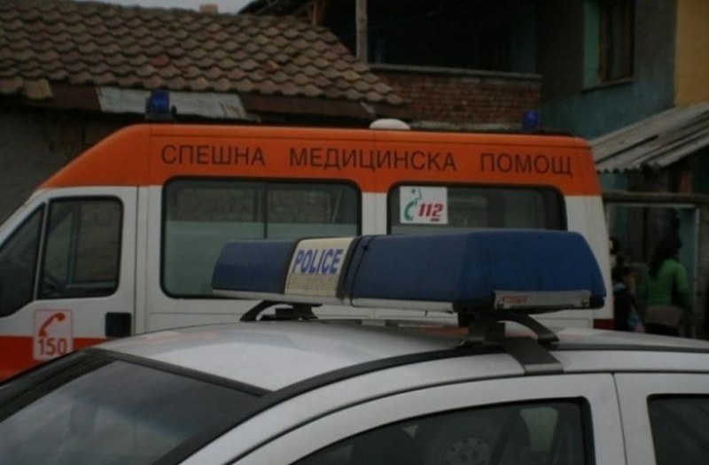 Кола помете възрастен пешеходец в Карловско, човекът е в болница с контузии