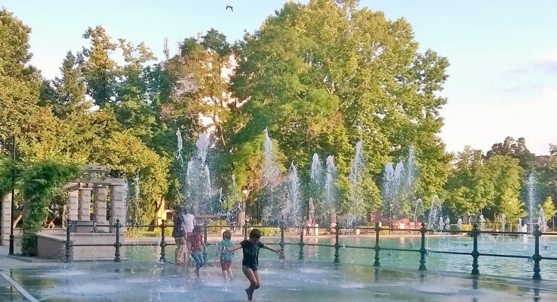 Слънчево и топло днес, ето къде е възможно да превали