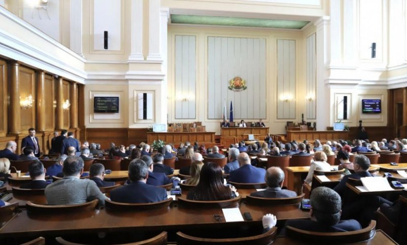 Парламентът се събира на извънредно заседание
