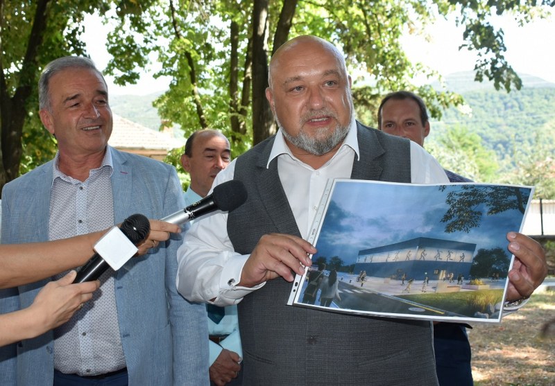840 000 лв. за спортна зала в Асеновградско, министърът дойде лично